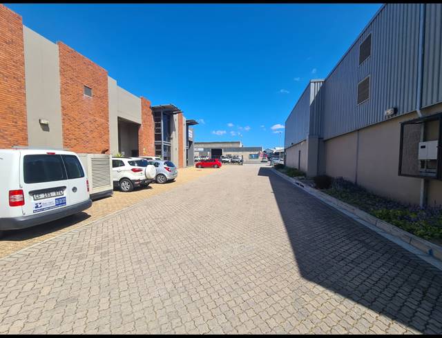 302M² WAREHOUSE TO LET IN STIKLAND INDUSTRIAL